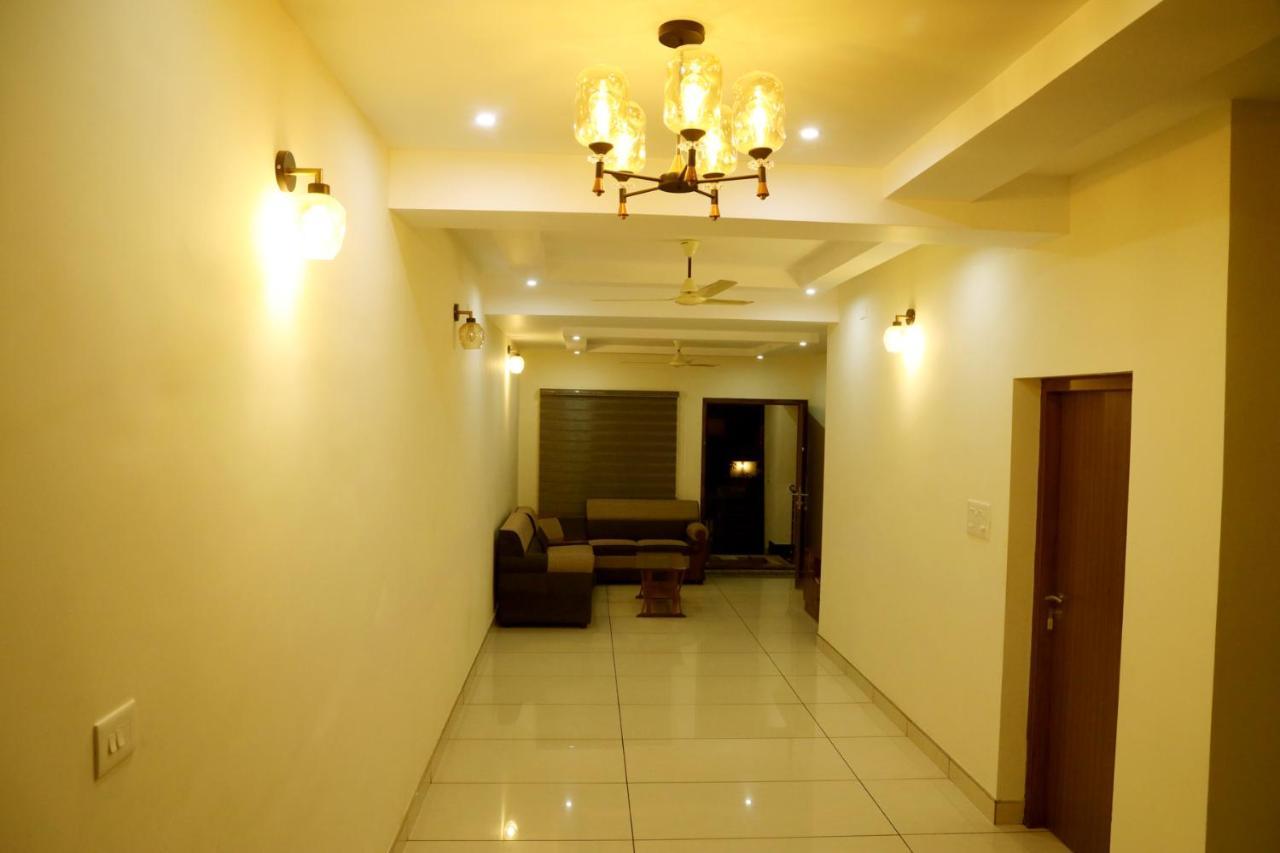 Clover Home Tiruvalla Exterior photo